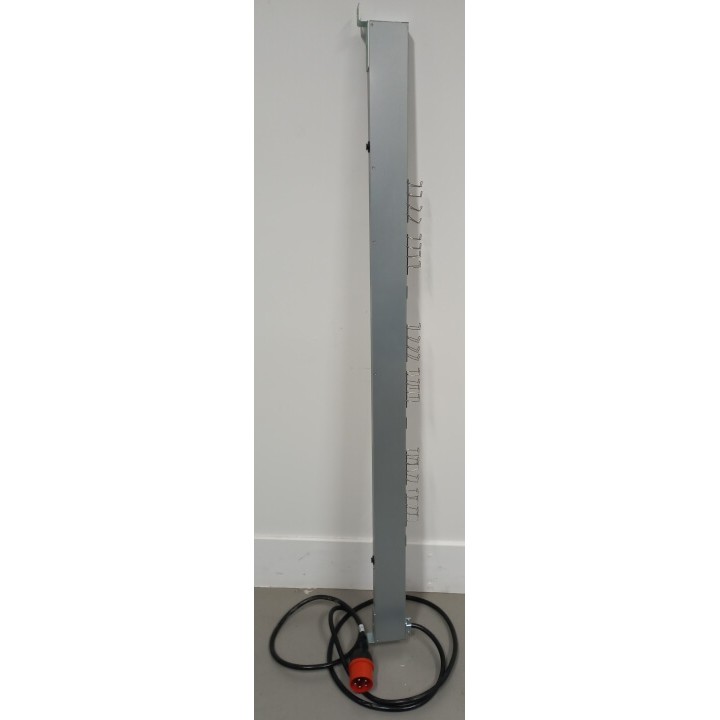 NetApp PDU 3-fas 32A 24 C13 uttag NA-PDU-003 150-00023+A1