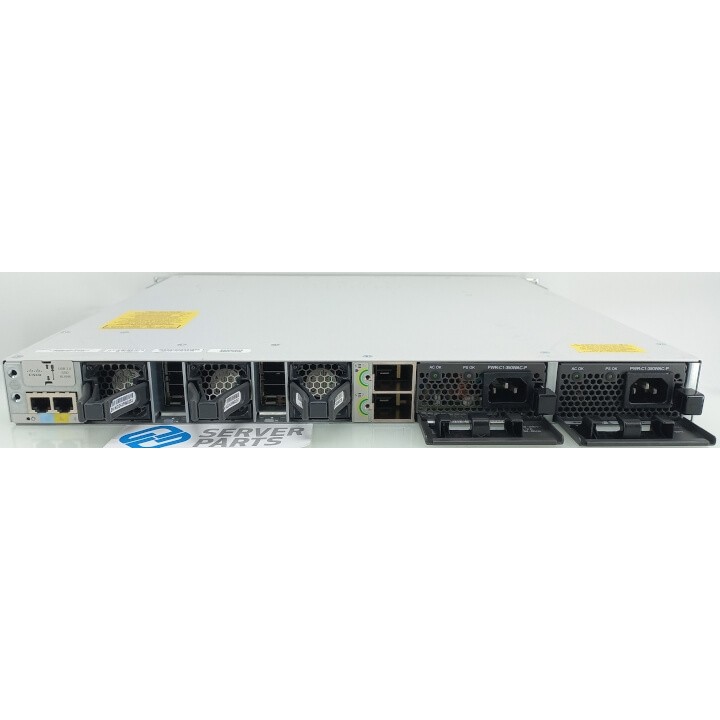 Cisco 24-portar GbE Switch 2x350W C9300-24T-A med C9300-NM-8X 8x10G SFP+